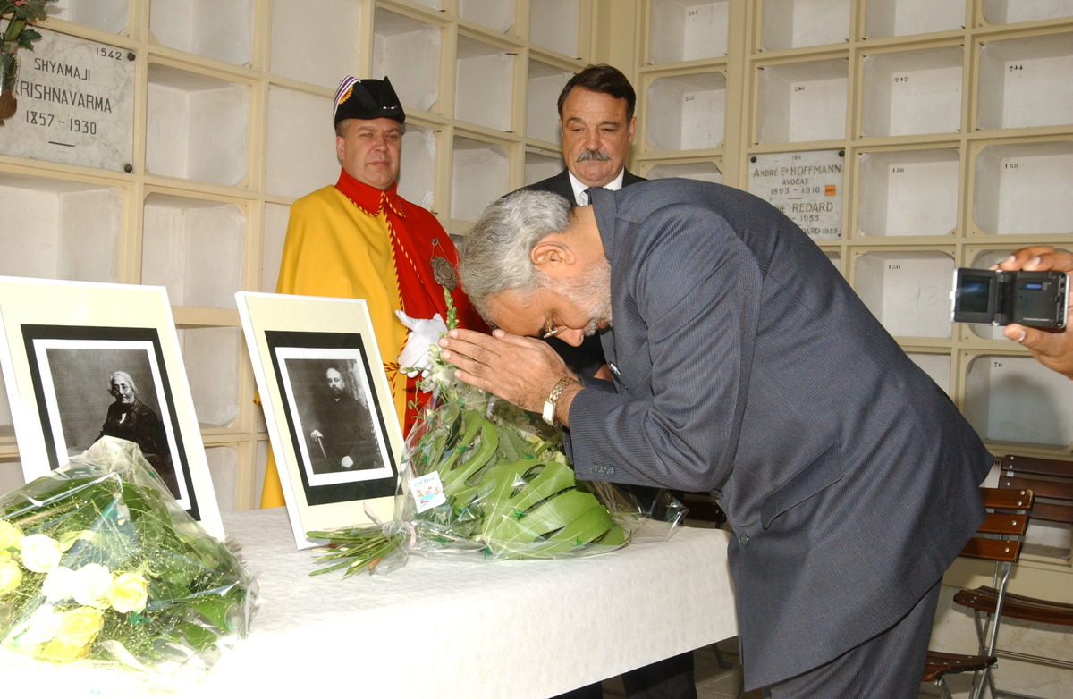 handover ceremony of pandit shyamaji and bhanumatiji's urns[ASTHI] 